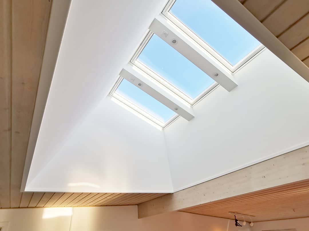 Spots i loft ved Velux vindue