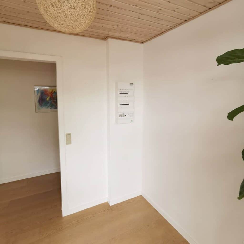 Ny eltavle på væg